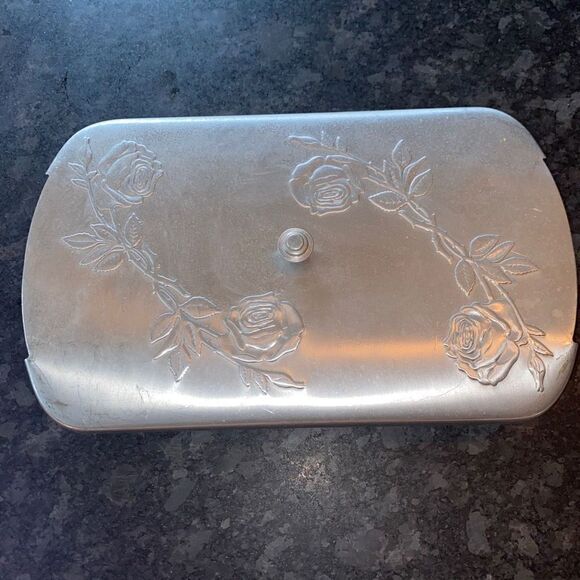 Vintage Roses Embossed Aluminum 2.5 Qt Covered Casserole - Picture 3 of 12